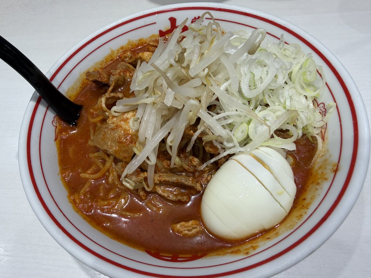 hp1688's tweet photo. ＃冷たい北極ラーメン 
ネギと玉子はトッピング

7月限定メニューなんだけど、麺が盛岡冷麺のような感じ。うーん微妙かなあ。私は去年夏に食べた限定メニューの「辛し中華」が最高に好きだからまた出て欲しいところ。
#蒙古タンメン中本 https://t.co/2mCx1ol21E