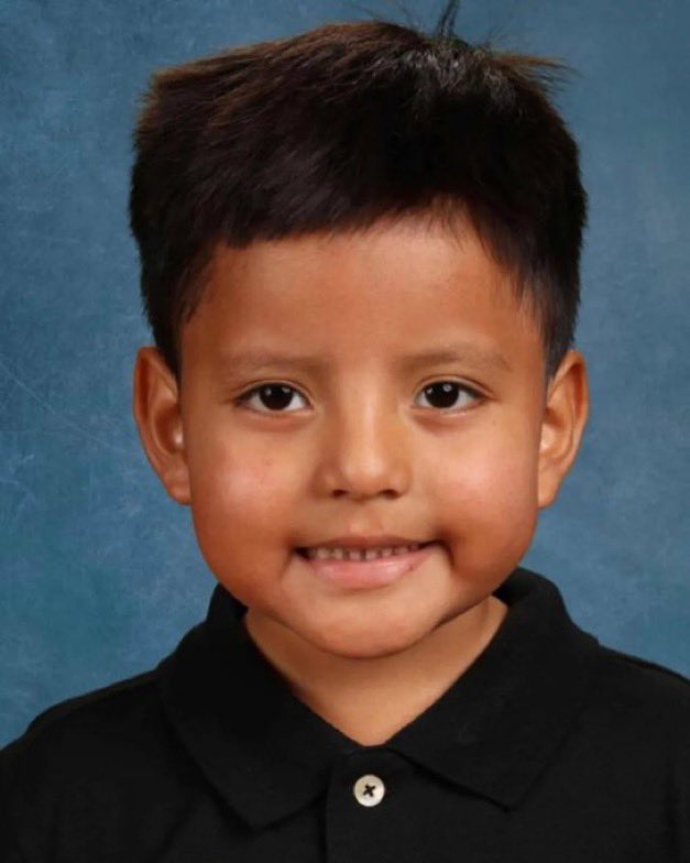ML3democrats's tweet photo. Remember: Liam Ramos was just a baby. He was arrested just to be used as bait by ICE and held in a Texas detention center.

He spent more time in prison than billionaires involved in the Epstein case.

I am outraged, and you should be too. https://t.co/hSwQdUVweF