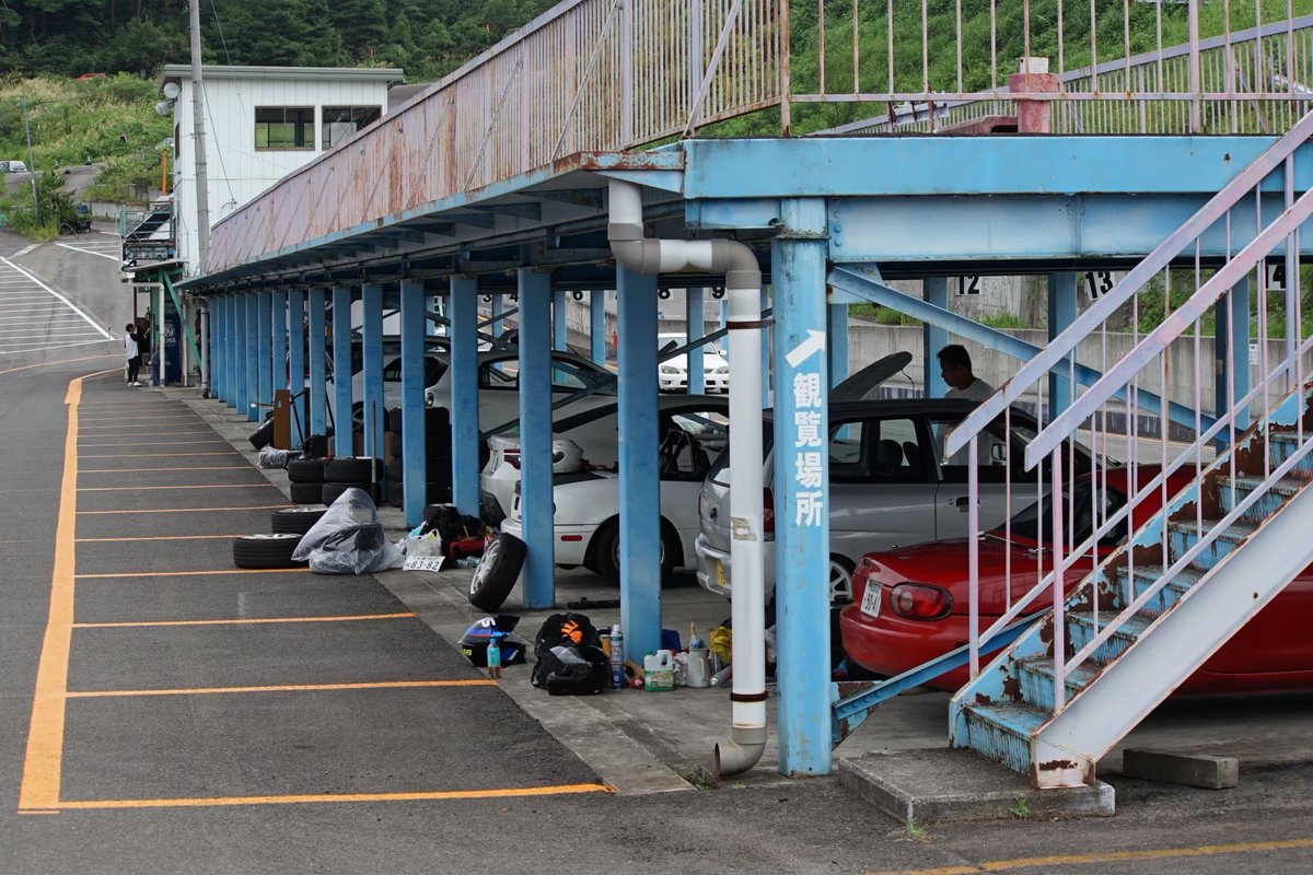 tuac2026's tweet photo. こんにちはこんばんは東洋大学自動車部です！今年の夏もリンクにて爆走予定です🚗
是非とも一緒に走りましょう！

場所:リンクサーキット

外部:12500円 
外部学生:10500円
(保険、計測器、清掃料込み)

申込はツリーよりお願いいたします🙇
#リンクサーキット
#音速ナマポ
#カチ回し https://t.co/d2Wk5ms2Gg
