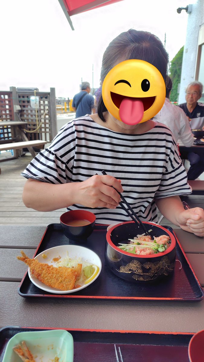 tossy119's tweet photo. 初めてX-ADVに奥さま乗っけて、逗子海岸沿いのまるわ食堂へ。
久々の2ケツ、重かった｡｡｡
まるわ食堂は量が多い！
奥さまは半分しか食べられないから、毎回自分は1.5人前。
痩せられない… https://t.co/7PuVrYxfi7