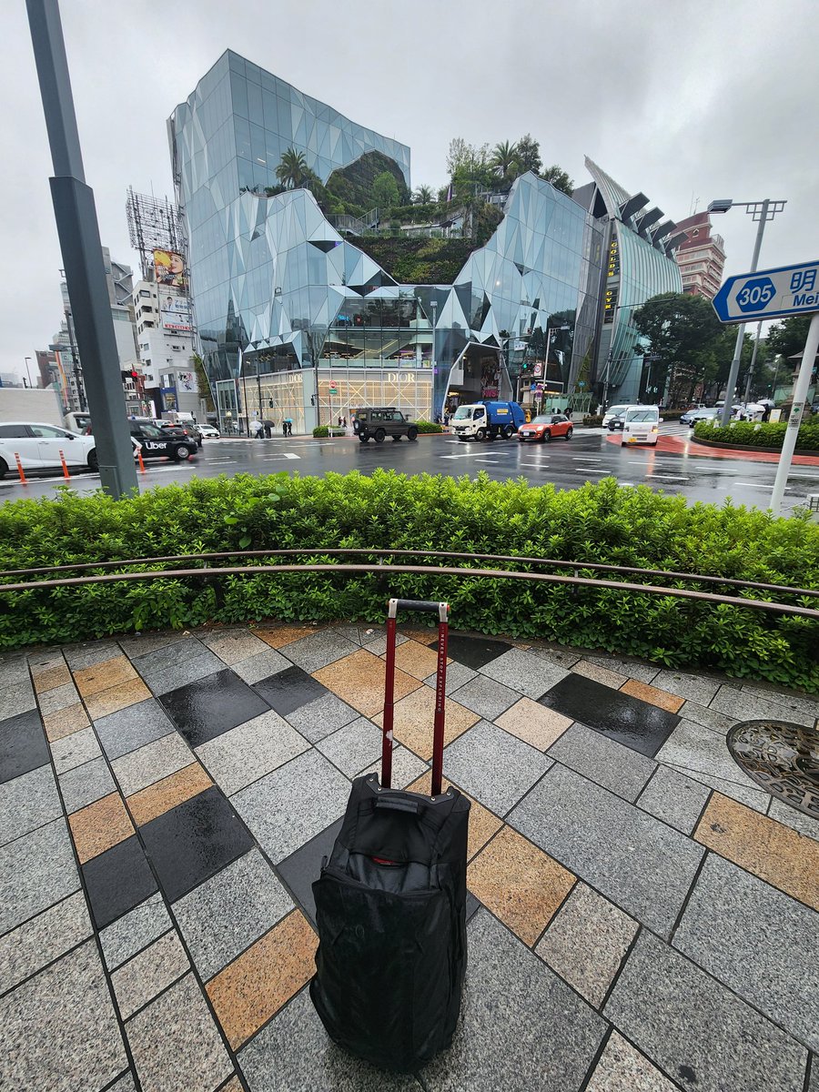 aoharu104's tweet photo. 雨の原宿 https://t.co/HsmXnfdDmo