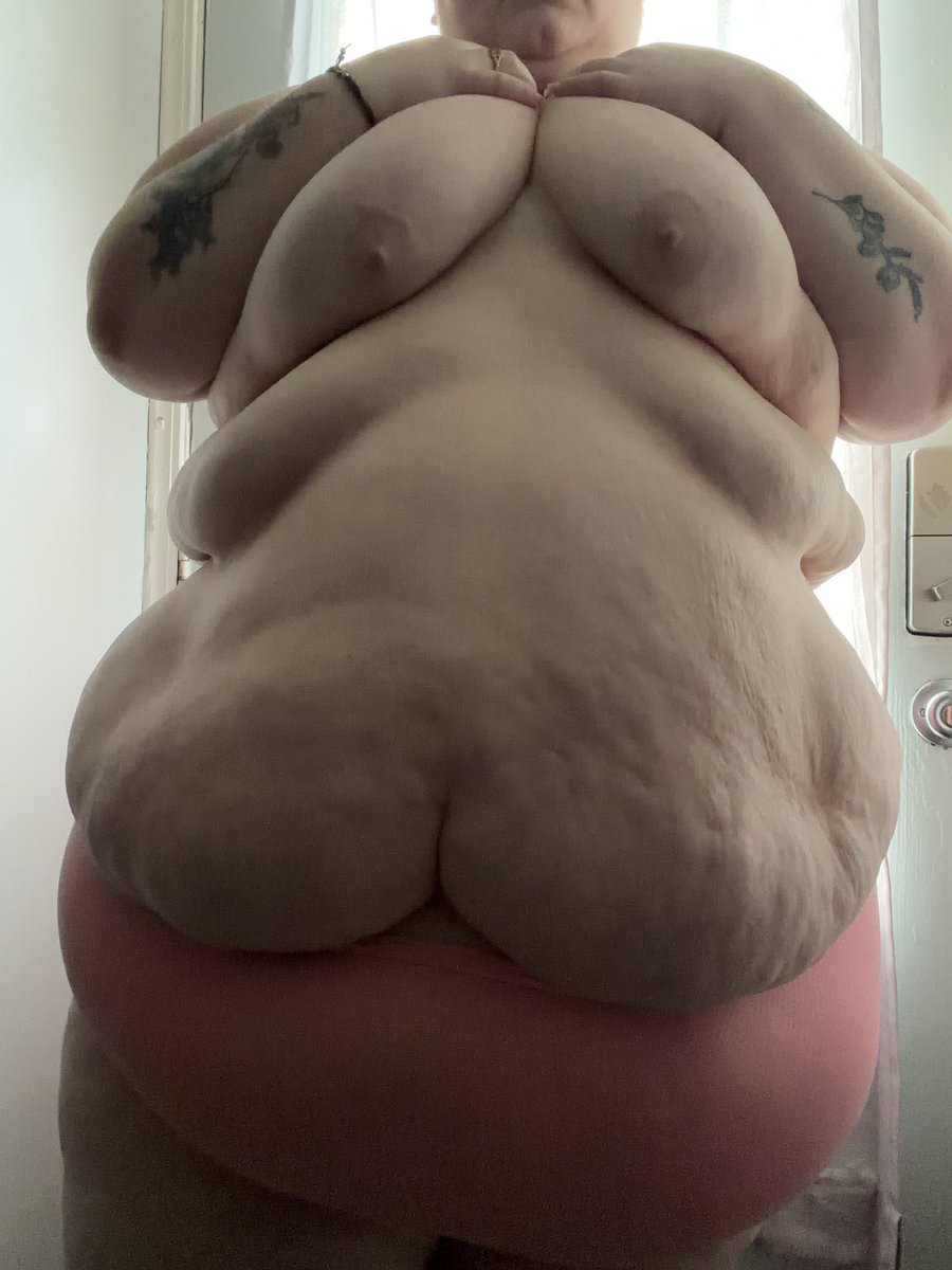 SsbbwSquish's tweet photo. I want you to get as fat as me… are you going to listen to your Mama? https://t.co/wljbORPOg4