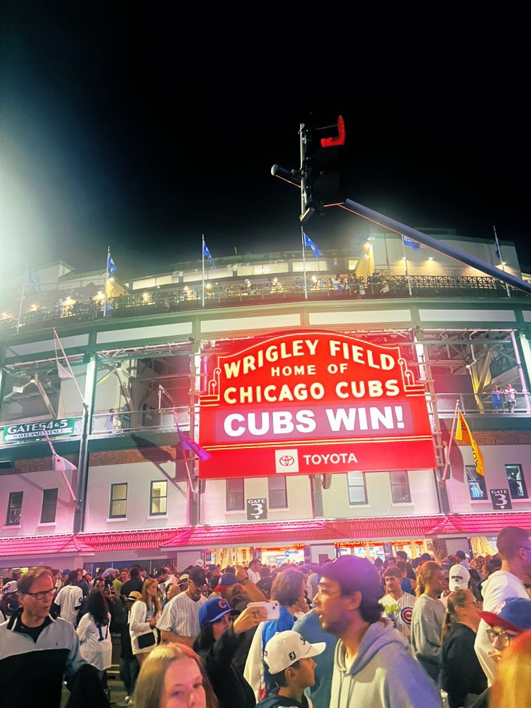 WrigleyPulse's tweet photo. Wrigley Field picture of the day 

#cubs https://t.co/IbaavkNjR9