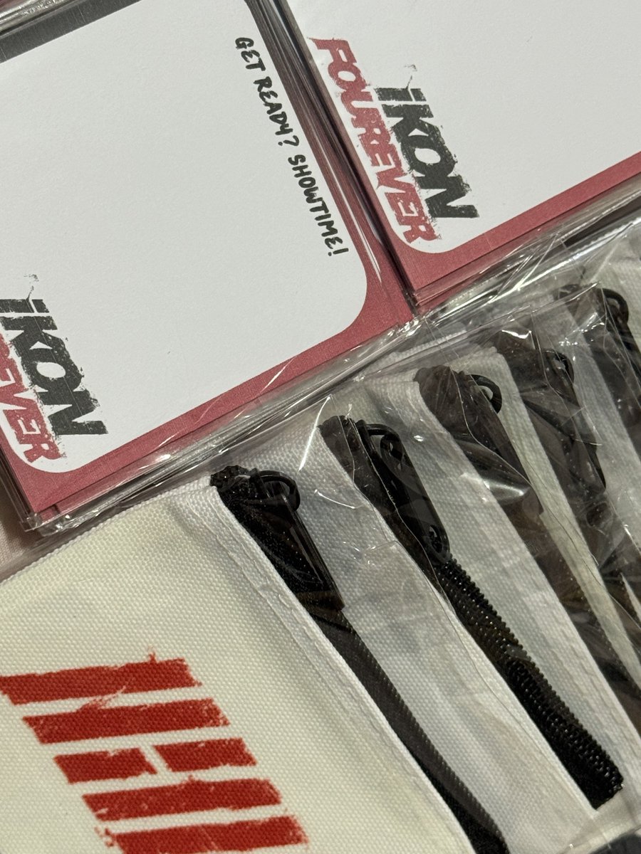 _syhpjy_'s tweet photo. ✨ Freebies for iKON FOUREVER TOUR IN MANILA ✨

will randomly give limited coin purse and notepads ( na hindi ko alam paano ko ibibigay kasi nahihiya ako?! HAHAHA!) 

anyway, see you sa July 5, iKONICS! 

#iKON_FOUREVER_TOUR
#iKONinManila https://t.co/L8xZmd8oeq