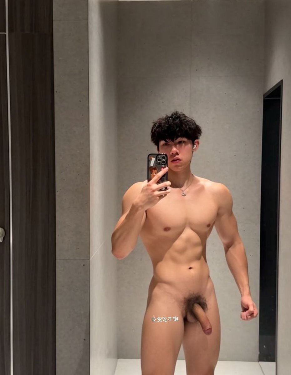 vicentecarris's tweet photo. 社恐小狼狗，刚注册X，发自己的色照有人看嘛😀😀有点腼腆社恐，看上的可以主动打招呼哦，会积极回复的!🥰🥰 https://t.co/jWVjY7O4Ks