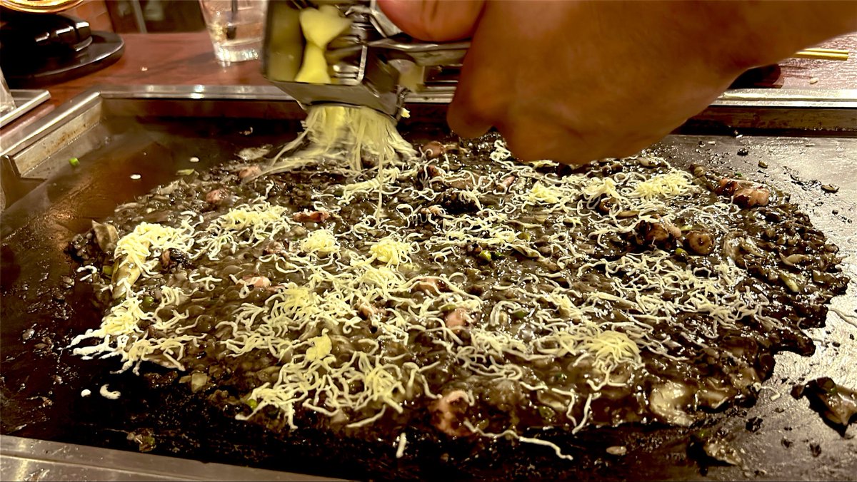 urunoa_'s tweet photo. 旦那さんとお友達ともんじゃもしたけど、食べるの夢中でイカ墨しか撮ってなかった https://t.co/j70zWXDnrh