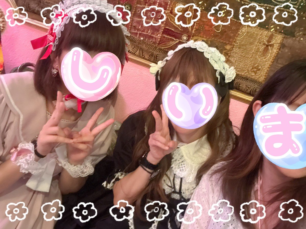 sinoriko53's tweet photo. ｿｶﾞ三人娘でインド紅茶を飲みにダージリンというお店に行ったの。席移動を4回もさせられたりオーナーの熱心なカレーのこだわりを聞いたりカオスすぎる接客を受けて困惑したけどお料理美味しかった🤭イオンちゃんにお誕生日のプレゼントを頂きました✨本当にありがとう😭😭😭大切にするよ🙏らぶ🩷 https://t.co/qzNhxnot99