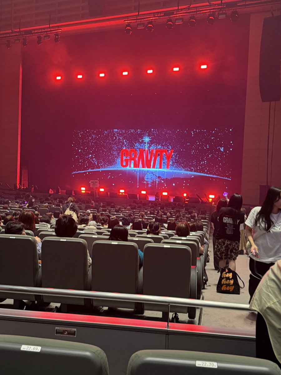 oklemon's tweet photo. 双眼鏡でジュンス目線もらった妄想で本日終了。キレッキレに踊った姿、やっぱり👍GRAVITYは圧巻。真正面で見たかった。 https://t.co/byidZknOJW