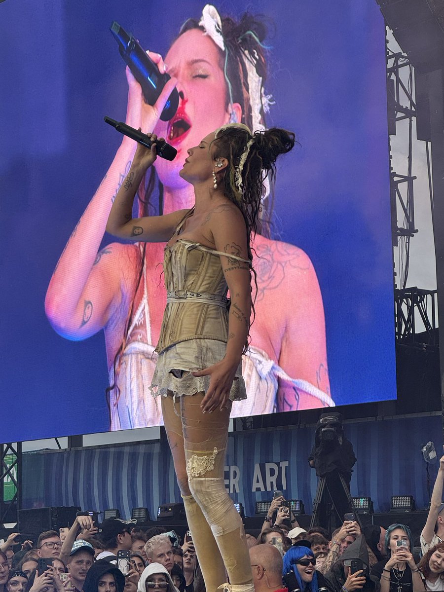 kk7266's tweet photo. Halsey jest jeszcze piękniejsza na żywo🥹 https://t.co/ZIeKHuL8cZ