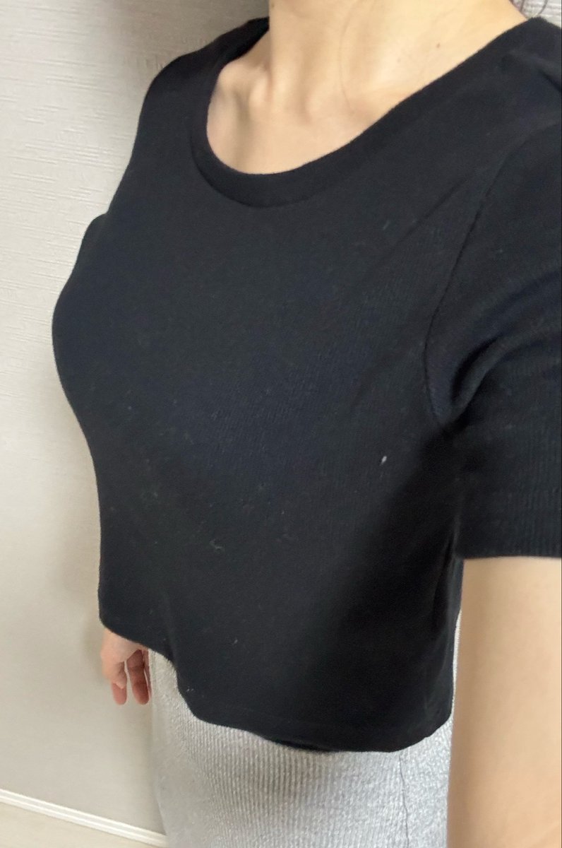 Rizsk5y's tweet photo. オペ前後で同じ洋服着てみたけど全然見た目違う！嬉しい🎶 https://t.co/s9A2EAp2OQ