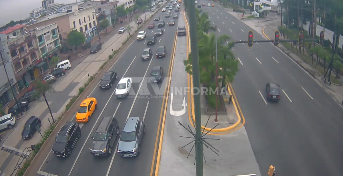 ATVInforma's tweet photo. #ATVInforma | Desde el sistema de videovigilancia del #CMVS se observa el flujo vehicular en distintos puntos de la Av. Samborondón.
⚠️Conduzca con cuidado y respete las señales de tránsito. https://t.co/HlnyMomLd8