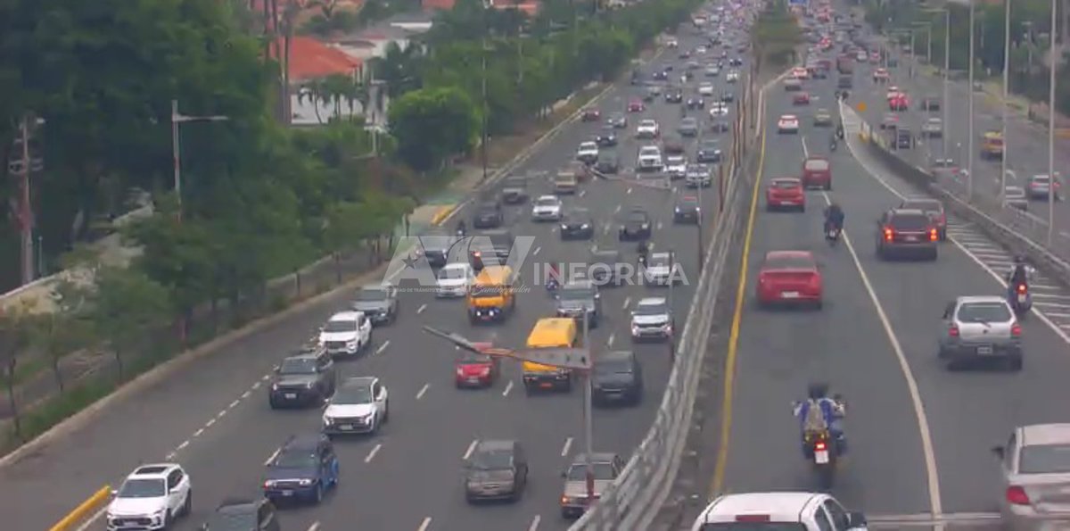 ATVInforma's tweet photo. #ATVInforma | Desde el sistema de videovigilancia del #CMVS se observa el flujo vehicular en distintos puntos de la Av. Samborondón.
⚠️Conduzca con cuidado y respete las señales de tránsito. https://t.co/HlnyMomLd8