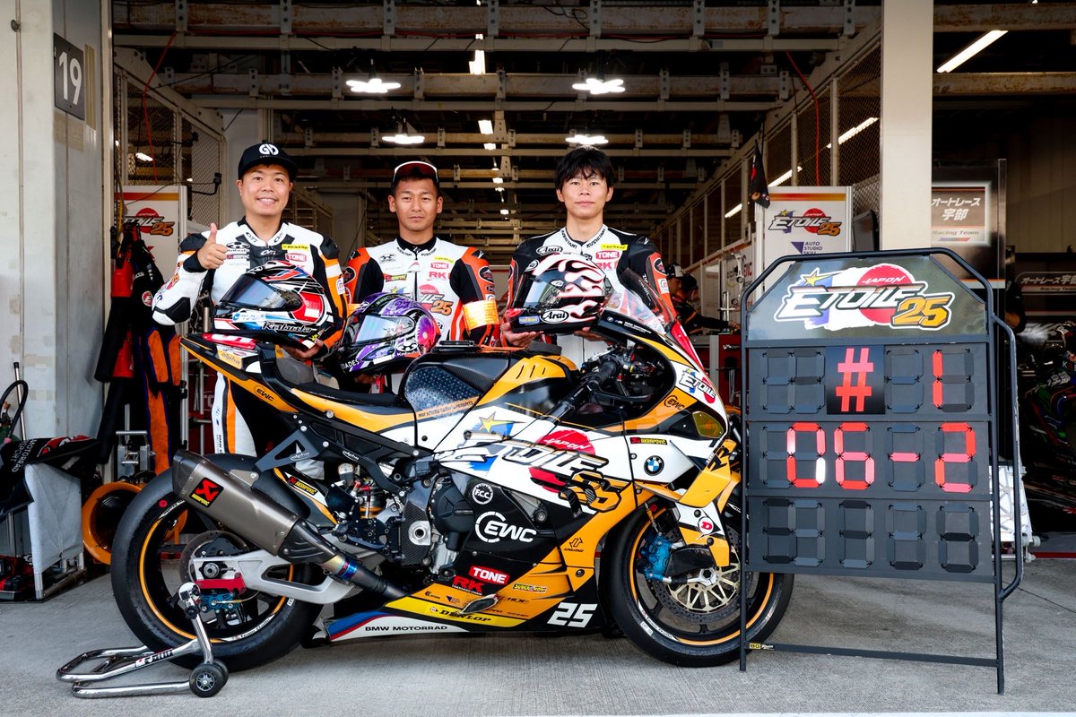 48MshinyaWinRF's tweet photo. 2年連続‼️
SSTポールポジション獲得👏👏👏

【@TeamEtoile25 】
 #鈴鹿8耐 https://t.co/zvWIrQ7e10