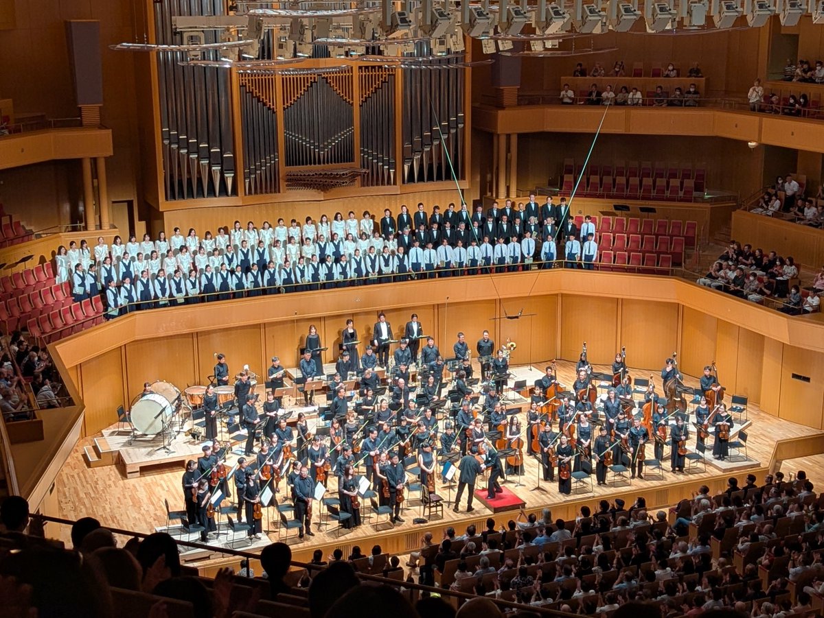 nagoyaphil's tweet photo. 〈第547回定期演奏会〉の初日が終演いたしました！　本日はたくさんのお客さまにご来場いただき、厚くお礼申し上げます！　ヴェルディ「レクイエム」、本当に凄い曲です…！　みなさまのご感想投稿を、お待ちしております。
ハッシュタグ→　#名フィル547　#名フィル https://t.co/0TkTfi3w79