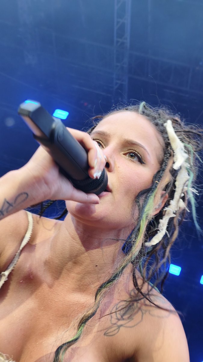mclodyoftears's tweet photo. im done gatekeeping. @halsey https://t.co/puLSoH8pRQ