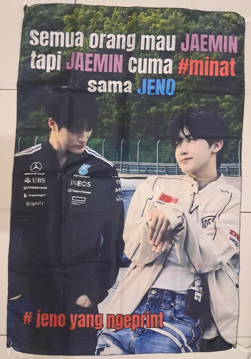 nowtomymin's tweet photo. guys denger denger jeno ngeprint bendera dia sama jaemin buat di kibarin di tennis indoor nanti…? alias sampe ketemu tanggal 4 di pekan hajatan nominist ya 😏😏😏😏 https://t.co/nxa62CT9hV