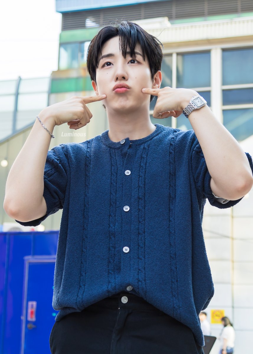Luminous0222's tweet photo. 260628 HEEJAE's Special Busking in 건대 

📸

#세븐어스 #SEVENUS
#희재 #HEEJAE https://t.co/qwgOR2h3TW