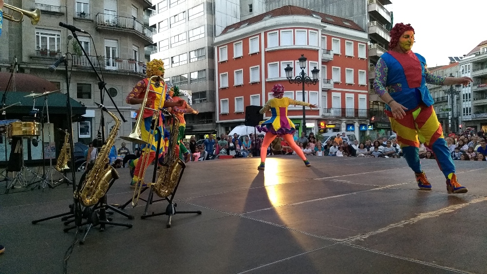 MADRID's tweet photo. 🎪 #21DISTRITOS baja el telón hasta septiembre con circo, conciertos y un taller de autoedición
📅Del 3 al 5 de julio, @JMD_villaverde , @jmdvicalvaro y @JMDpvallecas acogen las últimas actividades de esta temporada
👉 https://t.co/Ww7yrJYDUY https://t.co/HMgNzNgngB