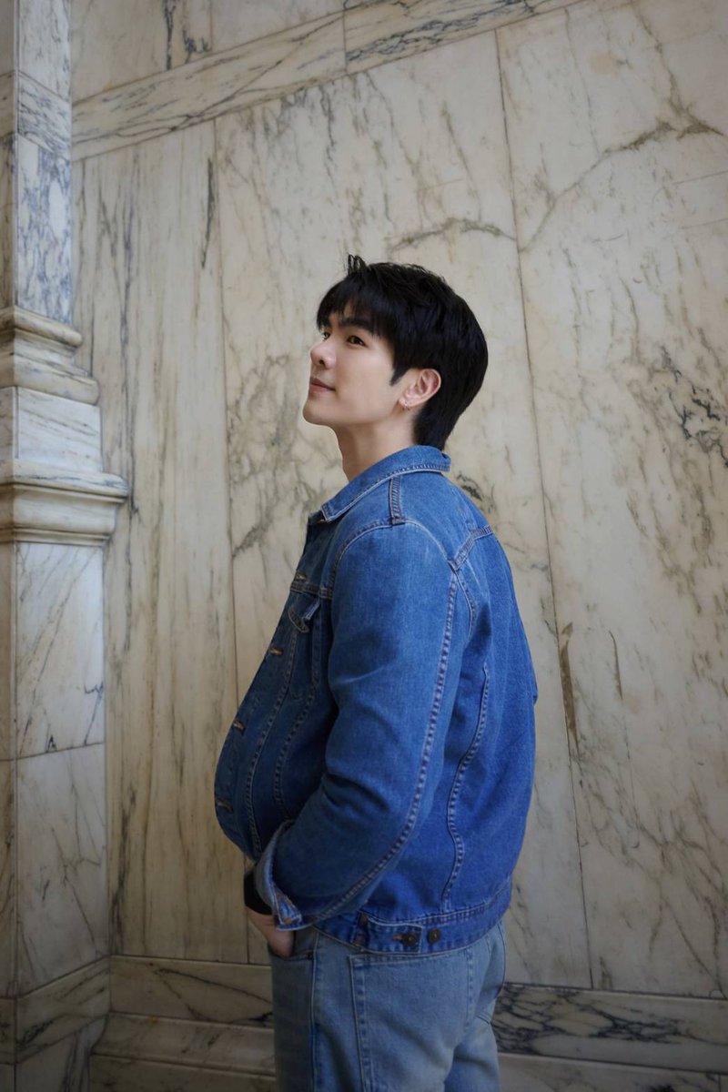 aprils1524's tweet photo. I love Mile so much that he is under the sunshine. It makes him look so brilliant and young. The freedom air surrounds him. More handsome, more elegance. 💚💚🫶🥰

@milephakphum #MilePhakphum 
#GreenyRose #MileApo 
#greenycolleagues https://t.co/na5QdpStFi