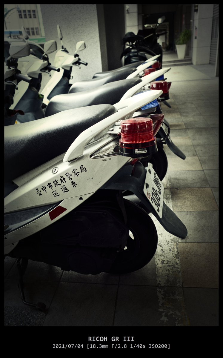 4GO_gts's tweet photo. 5年前に撮影した写真だけど日本統治時代の名残りが色濃く残る台中旧市街(臺灣)は良いゾ。
#RICOH #GR3 https://t.co/PRSDkkPVkk