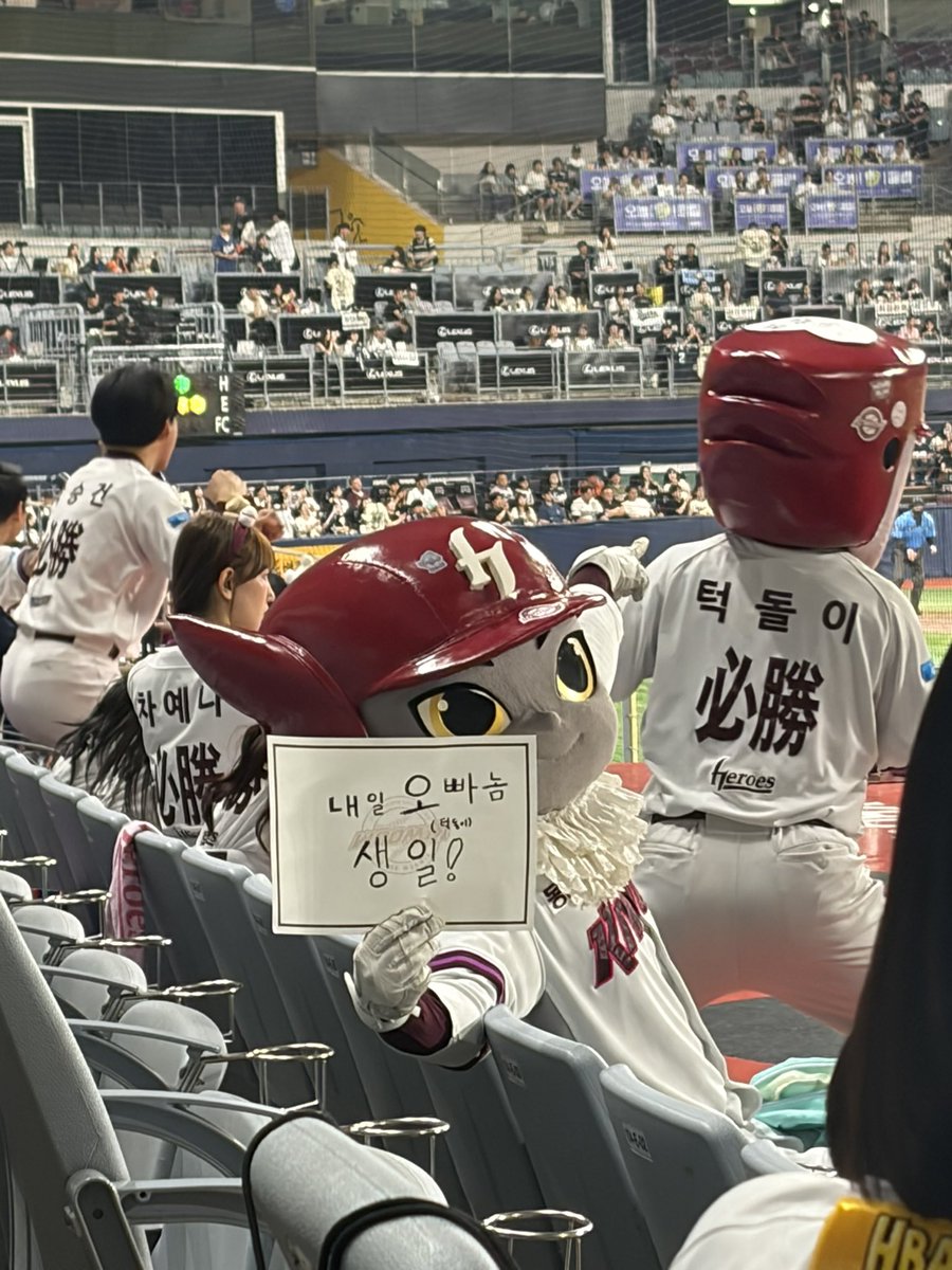 samsoon_30's tweet photo. 내일 김턱돌 생일이래 https://t.co/OFB4HHeUEW