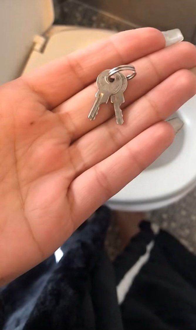_Goddessangela1's tweet photo. Time to lock up that little shrimp of yours. Come hand over the key. 🔐😉 https://t.co/BO6t1jKdv3
