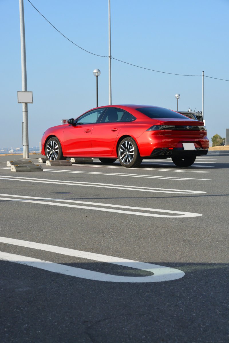 paparteon's tweet photo. #斜め後ろからの姿も美しい見た人もやる
#プジョーライフ 
斜め後ろが美しい車は良いクルマ也 https://t.co/pK96uu7UYn