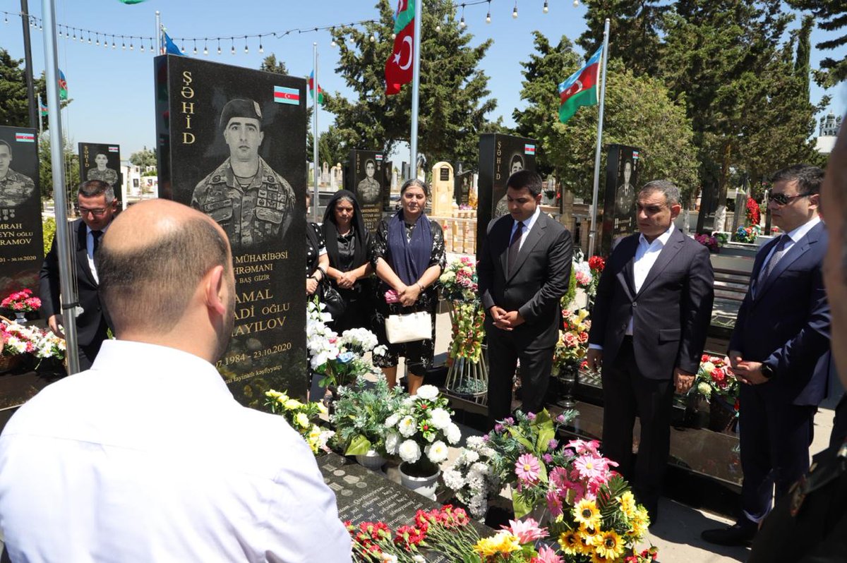 NeftcalaRayonIH's tweet photo. Neftçala rayonunda Vətən Müharibəsi Qəhrəmanı şəhid Camal İsmayılovun anadan olmasının 42 illiyinə həsr olunmuş tədbir keçirilib.

Ətraflı: https://t.co/EbayZIAC4Q https://t.co/eOmsSIhChn