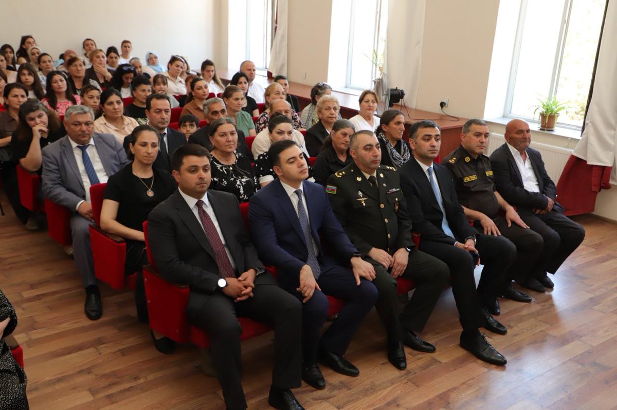 NeftcalaRayonIH's tweet photo. Neftçala rayonunda Vətən Müharibəsi Qəhrəmanı şəhid Camal İsmayılovun anadan olmasının 42 illiyinə həsr olunmuş tədbir keçirilib.

Ətraflı: https://t.co/EbayZIAC4Q https://t.co/eOmsSIhChn
