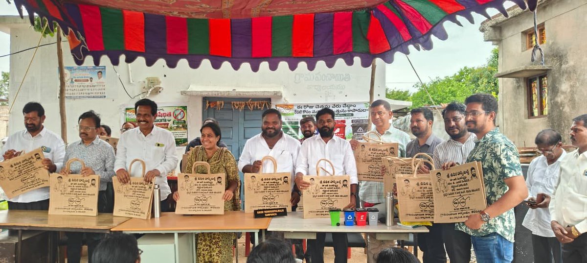 KarimnagarSbm's tweet photo. #SBMG #Karimnagar #JuteBags distributed in #Konerupally to  #StopUsingSUP #InternationalPasticBagFreeDay #MissionLiFE  #SWMRules2026 #MoPR @TSSBMG @PMOIndia @Collector_KNR https://t.co/DnpZpdMMMW
