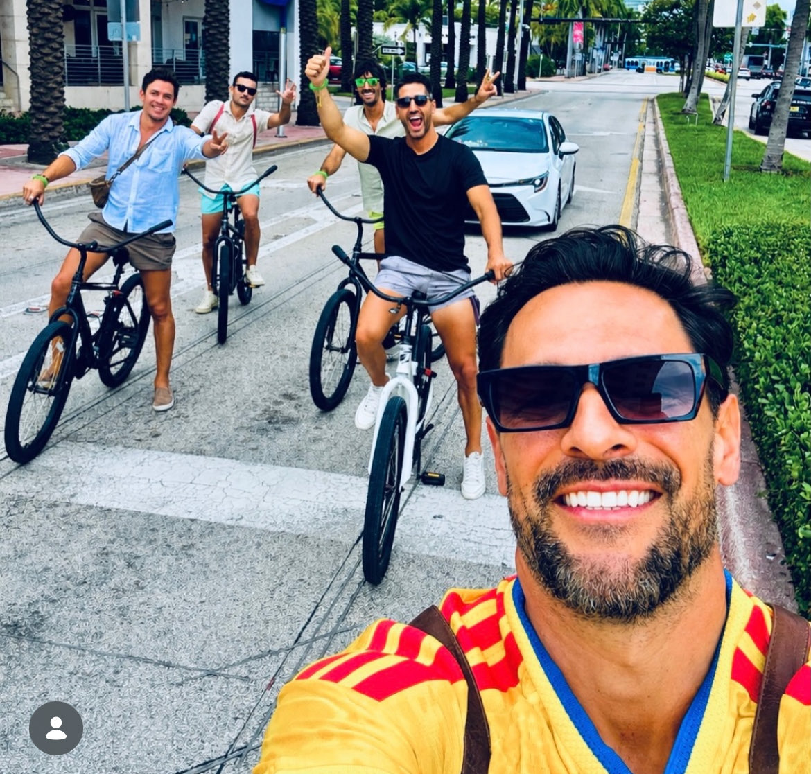 killa_soulja's tweet photo. De la Bella con los excompañeros Markel Bergara, Carlos Martinez, Dani Estrada y Gorka Elustondo en New Yok disfrutando del Mundial.

📸: IG oficial de De la Bella https://t.co/q3sWMVVN1U