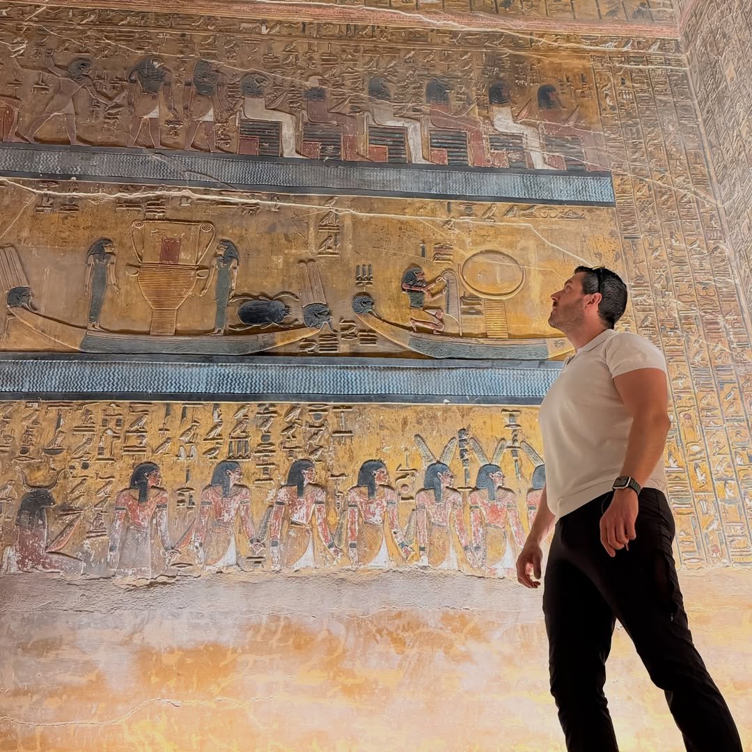 johnleroy_01's tweet photo. History teaches us that time never stops, but legacies can live forever. Keep building, keep learning, and keep becoming someone your future self will be proud of. 🏛️✨🔥 https://t.co/FBJyU4h1Sb