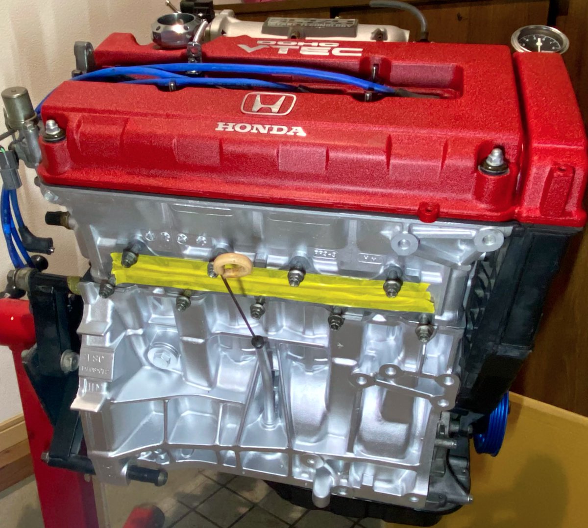 RacerVtec's tweet photo. 1920ccフルチューンエンジン
あとセンサー類とインジェクターで完成❗️
だがもう載せる車は無い！
専用移動台座作ってspoonとかTODAみたいにオブジェで部屋に飾っとくか‼️
ベースエンジン➕各新品パーツ、外注にてブロック・ピストン加工のみで約130万
もし工賃入れたら・・・
B18Cフルチューン（ショップにて）
B20、k20、k24、F22C（自分で）
色々製作してきたけど金額的には普通！逆に安いと思う人も多いはず。（特にショップ丸投げの方は）
でもなかなか売ろうにも難しい。
本気で欲しい人がいたら売ります。
買取業者はゴメンです！
使用目的の方のみ。
声掛かるまでテレビの横にでも飾っときます☺️