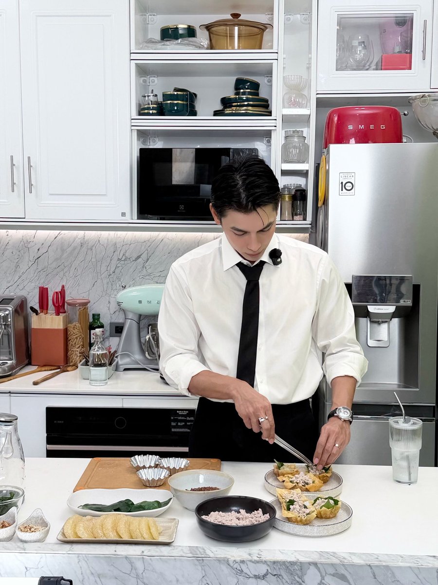 mew_mew910221's tweet photo. 요리 내가 다 해주고 싶어

MEW IN THE KITCHEN

@MSuppasit 
#MewSuppasit 
#มิวศุภศิษฏ์
#รายการหาทำ

https://t.co/OwvnPppmIU https://t.co/IJcfyA15Ht