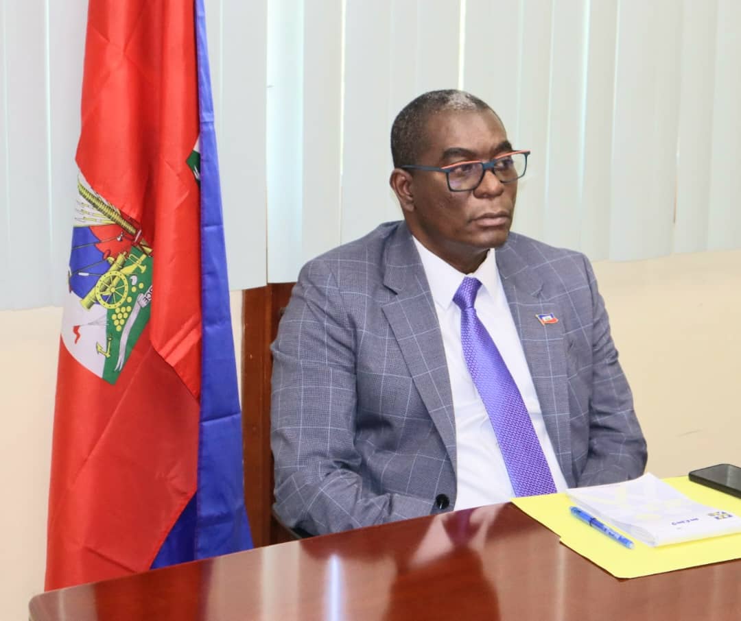 BasenVerite's tweet photo. Pour la saison #cyclonique, le #FAES, la #Mairie de Port-au-Prince, l'#ONM, le #SNGRS, la #Délégation de l’Ouest, la #PNH, les #FAd'H et le #MICT participent à des travaux, en vue de prendre des mesures de coordination. Le #Gouvernement, à travers ces structures, a lancé cette série de #rencontres pour anticiper les risques et renforcer la #gestion des personnes #déplacées internes. Ils ont parlé sur la préparation des espaces d’accueil, la gestion des #camps et la réduction des risques liés aux catastrophes #naturelles, avec pour priorité les sites des déplacés. Par ailleurs, des #actions sont envisagées pour renforcer l’#assainissement et la sécurisation des #zones vulnérables.
#Basen_Verite