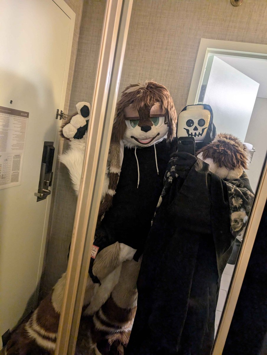 _Pipsiy's tweet photo. Feel free to stop me and say hello if you see me at AC this year!

#fursuitfriday #anthrocon2026 https://t.co/b39m41lhaE
