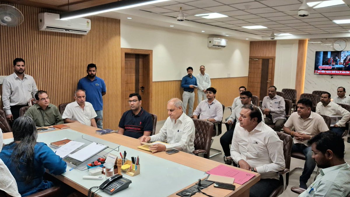 dmgbnagar's tweet photo. छपरौला-दादरी इंडस्ट्रियल एसोसिएशन के पदाधिकार��यों के साथ बैठक कर उनकी समस्याओं एवं सुझावों पर विस्तार से चर्चा की तथा संबंधित विभागों के अधिकारियों को सभी समस्याओं का प्राथमिकता के आधार पर शीघ्र एवं प्रभावी निस्तारण सुनिश्चित करने के निर्देश दिए।@CMOfficeUP @UPGovt https://t.co/v9i9MynPU7