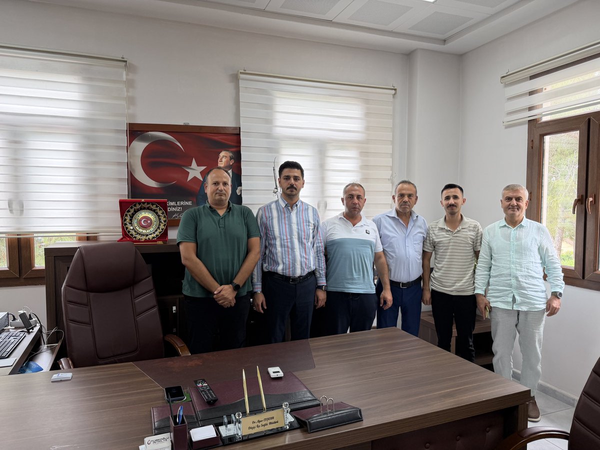 mustafakybt's tweet photo. Ülkü Ocakları Düziçi İlçe Başkanlığı olarak; Türk Sağlık-Sen İşyeri Temsilcisi Bekir İslah Beyefendi ile birlikte, İlçe Sağlık Müdürümüz Dr. Alper Coşkun Beyefendiyi ziyaret ettik.
Ziyaretimizde, ilçemizde yürüteceğimiz koordineli çalışmalar hakkında verimli bir fikir alışverişinde bulunduk.
Misafirperverlikleri ve hoş sohbetlerinden dolayı İlçe Sağlık Müdürümüze ve kıymetli çalışma arkadaşlarına teşekkür eder, görevlerinde başarılar dileriz.