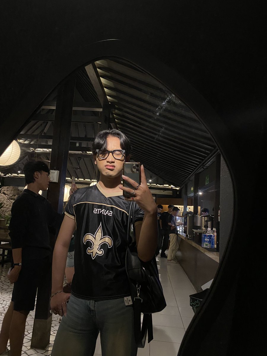 ngiibulll's tweet photo. terimakasih jastip thailand, baju gw bagus https://t.co/1nFBi7Tp4Q