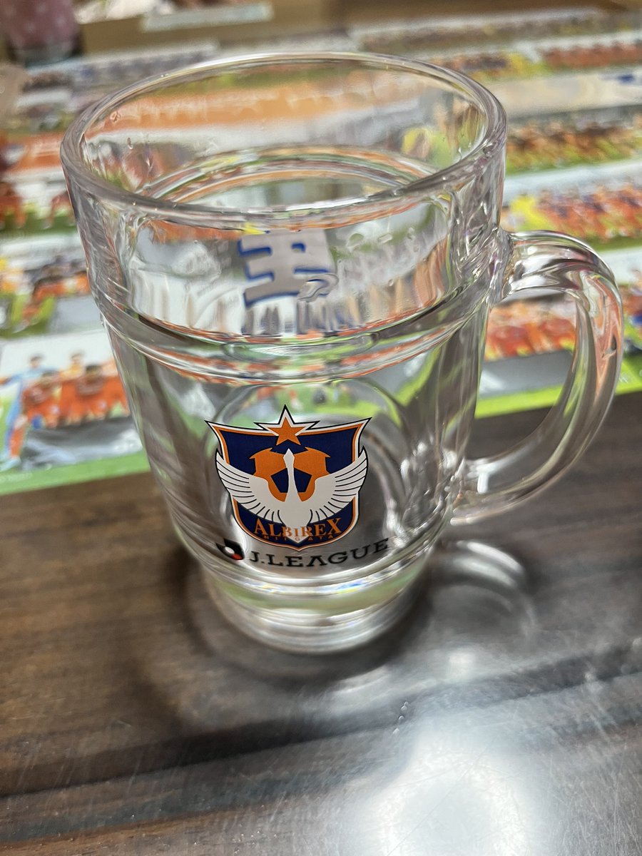 yasu100490's tweet photo. サントリーのJリーグジョッキ🍺
届いたー！！！

俺の普段の飲んでるジョッキより小さい🫣

#albirex
#サントリー https://t.co/i1jaABPFT1