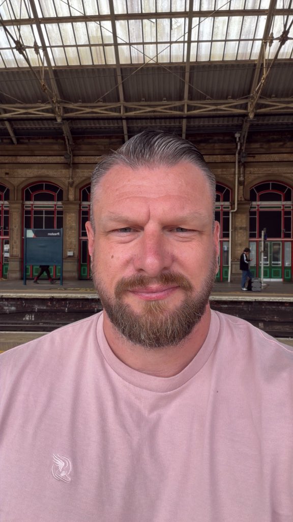 DOPreston's tweet photo. Happy Friday! Off to Blackpool 🍻 https://t.co/vvz2W1TIle