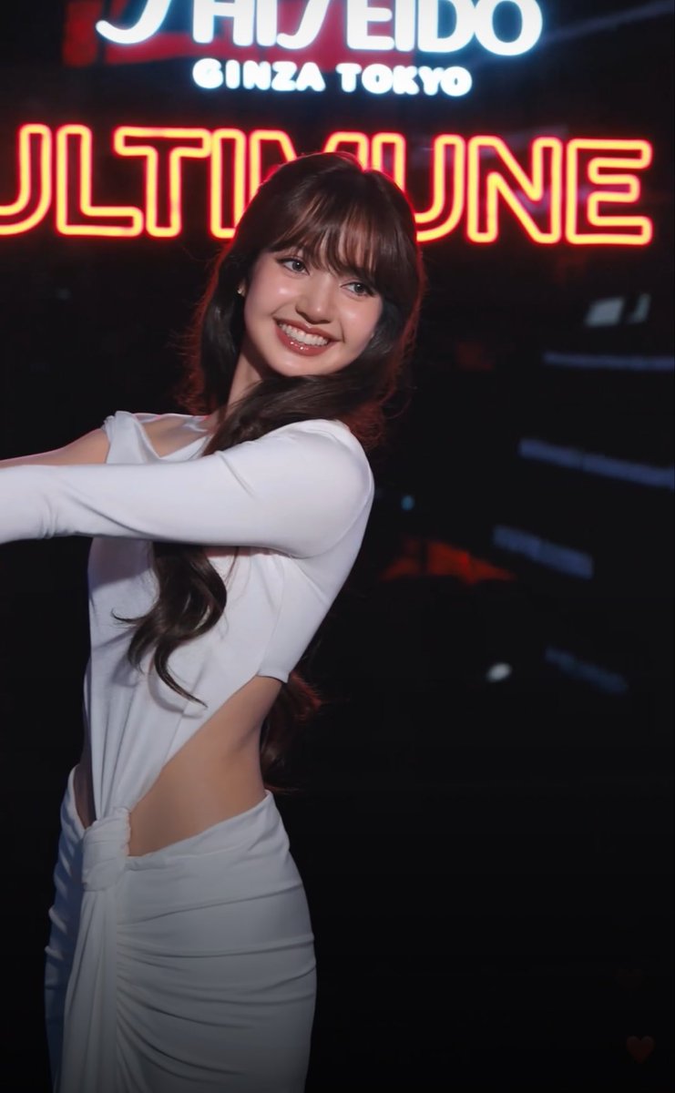 WORLDMUSICAWARD's tweet photo. Queen #LISA is the MAIN EVENT at the Shiseido Ultimune pop-up store opening in Bangkok and trends Worldwide in all her glory! 👏👸✨🌟🤩🧴🏪🛍️🛒🪷🐘🏯🇹🇭💥🌎🔥👑🤍

LISA ULTIMUNE STUDIO BKK
#LISAxSHISEIDO #LISAwithULTIMUNE #ULTIMUNESTUDIOatCENTRALWORLD

@wearelloud @BLACKPINK https://t.co/ZPVCl5l72G