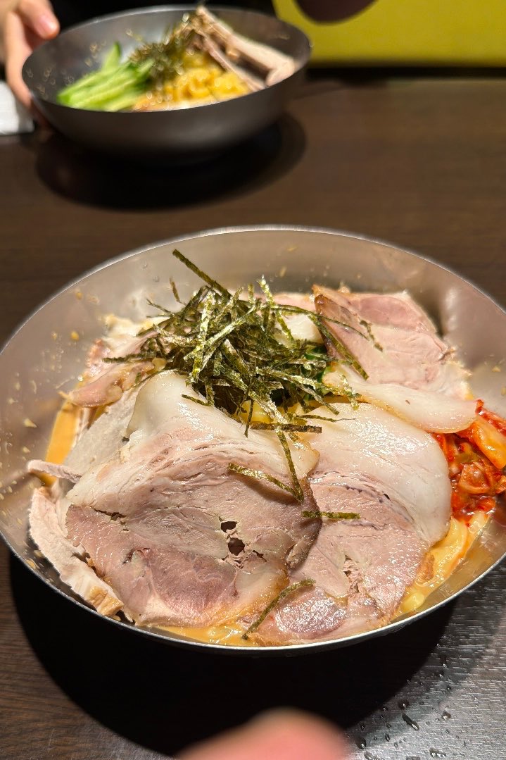 chi_sha_mi's tweet photo. 冷麺の季節　キムチトッピングにチャーシュー増しで https://t.co/XAqrs3QK5d