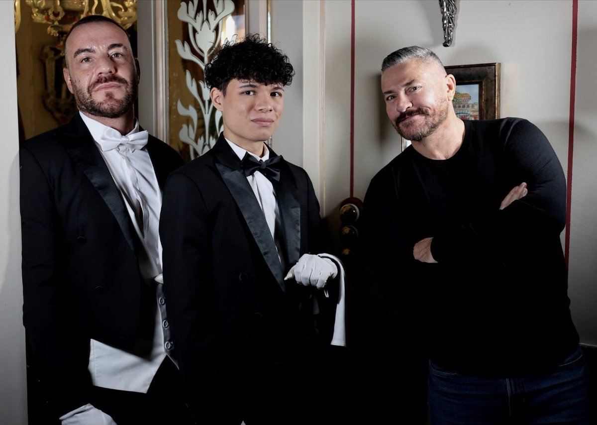MachoJim's tweet photo. 🎥 SHOOTING DAY!
👑 'ROYAL SECRETS 2' 👑
'A new season begins at a grand 19th-century hotel as its owner, Lord Marte, takes charge. Head butler Nicola prepares the new staff, Leo & Andrew, as hidden secrets unfold from breakfast to dinner'
➡️ 'BREAKFAST' - Scene 1
↪️🏆 https://t.co/MN9ljydbrr
Starring:
🇮🇹 @NSESAGERATO #NicolaVeneziano
🇫🇷 @Andrewlepyy
🇫🇷 @Redwood_Leo
Special guest:
🇮🇹 @AlexMarteReal

➡️ Assistant Director:
@jonymonteroo

🎥 & 🎬 Directed by: @MachoJim