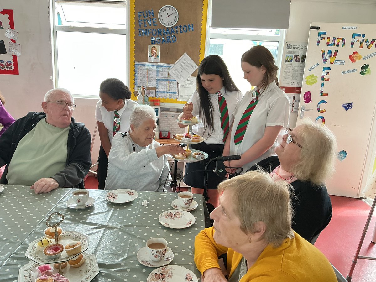 SJLCARDIFF's tweet photo. A special morning with our friends from Woodcroft @HafodCare Diolch to our Mini Vinnie’s for serving and our entire school community for ensuring they were given the warmest of welcomes 💚♥️ @SVPEnglandWales @MiniVinniesEW @CAFODSchools #community #CST #faithinaction https://t.co/91jpXOYSg0