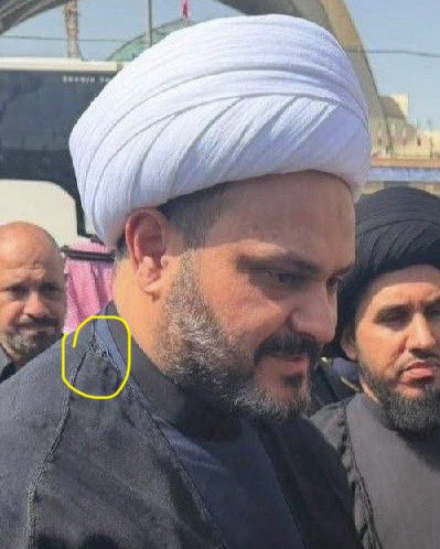 AL_Shara313's tweet photo. 🔴 أحزنني وأفرحني في الوقت نفسه..
عباءةٌ قديمةٌ باليةٌ تحمل آثار الزمن، ارتداها سماحة الأمين العام وهو يترأس الوفد المتواجد في طهران لتوديع جثمان الولي الطاهر السيد علي الخامنئي، في مشهدٍ عكس التواضع والثبات والوفاء للمبادئ.

#كنا_ومازلنا_مقاومة
#الاعلام_الحربي https://t.co/YfYxyZV4zZ
