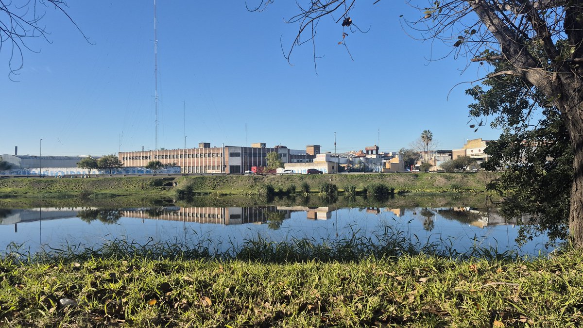 franalverja's tweet photo. El desprecio histórico que Buenos Aires le tuvo y tiene a sus ríos y arroyos hace que los porteños no podamos disfrutar de estos rincones como sucedería en cualquier lugar del mundo. https://t.co/IoKMRqfNiQ