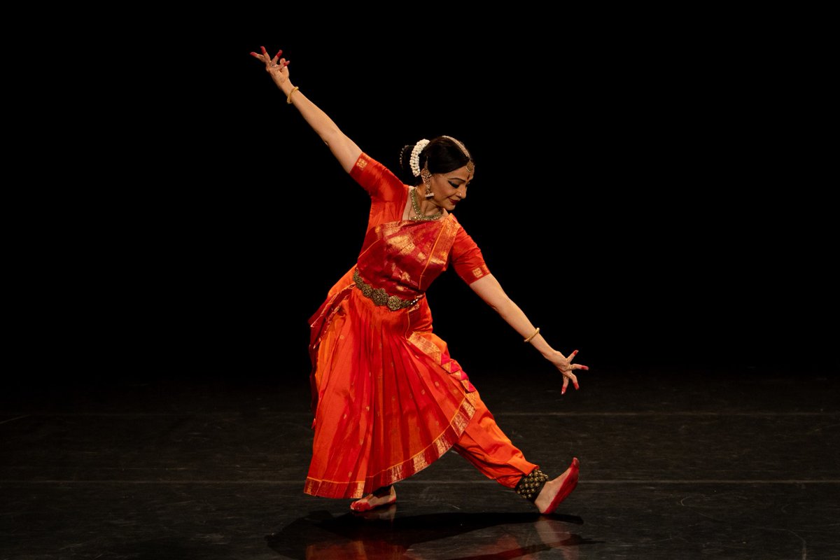 casaindiavll's tweet photo. Malavika Sarukkai, referente de la danza clásica india, llega al Centro de Cultura Contemporánea Conde Duque, dentro del programa del festival @VeranosVilla

📍 10 de julio | 19:00 – 20:30 h
Masterclass
📍 11 de julio | 20:00 h
📍 12 de julio | 20:00 h

Hazte con tus entradas 🎟️ https://t.co/yH9jVwXRNm
