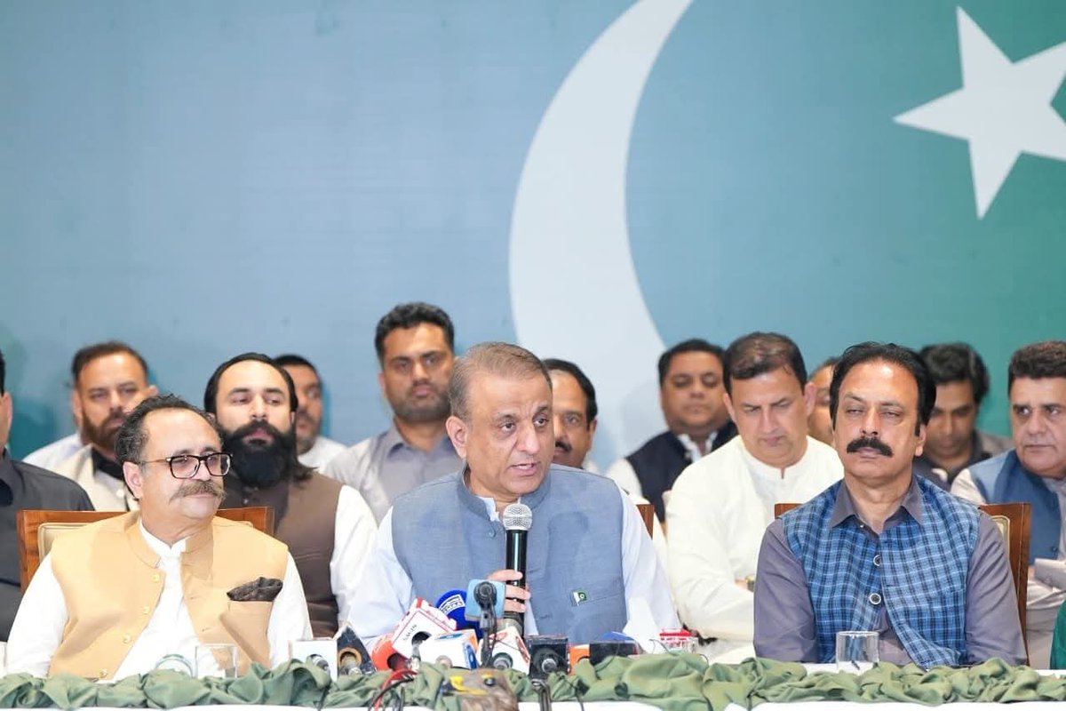 teamaleemkhan's tweet photo. آزاد کشمیر سے اہم سیاسی شخصیات کی استحکام پاکستان پارٹی میں شمولیت، صدر استحکام پاکستان پارٹی عبدالعلیم خان کا پریس کانفرنس سے خطاب ۔۔
#IPPAJK #IstehkamEPakistanParty #AbdulAleemKhan
1/2 https://t.co/EznKUMkLPz