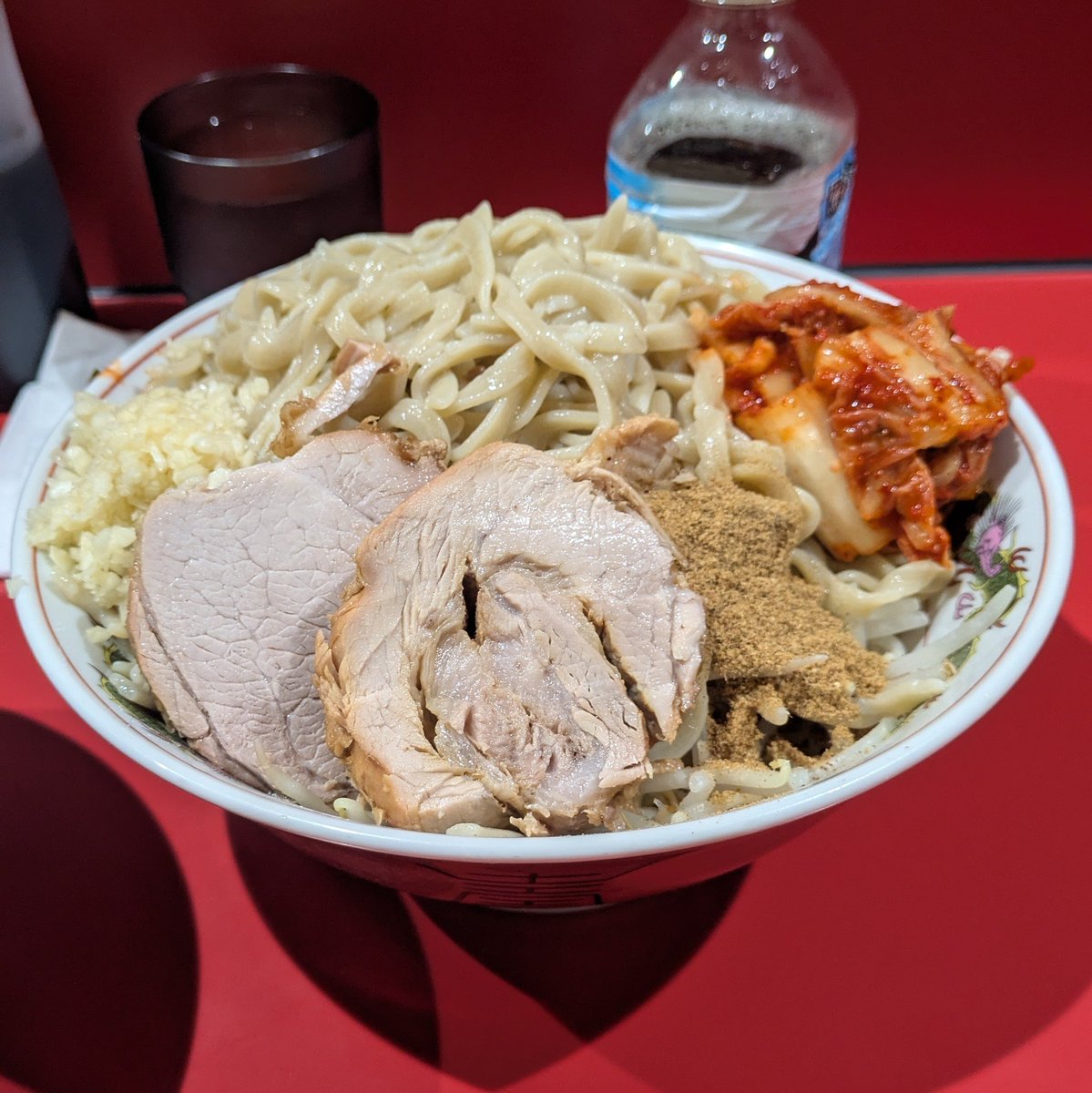 cgenareff's tweet photo. ラーメン二郎 千葉店
小つけ麺(魚粉)にニンニクとキムチ

小つけ麺(魚粉)にキムチを付けたら、合い過ぎで魚粉には必ずキムチを頼もうと決めました。

ごちそうさまでした https://t.co/pVeiqtRRRq